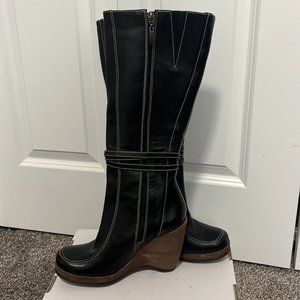 NWOB SCHULTZ BLACK BOOTS  SIZE 6